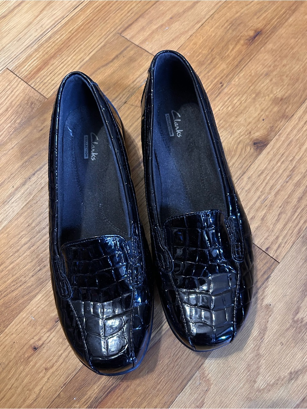 Clarks Women's Black Croc Embossed Patent Leather Loafers Slip On Low Wedge s 10